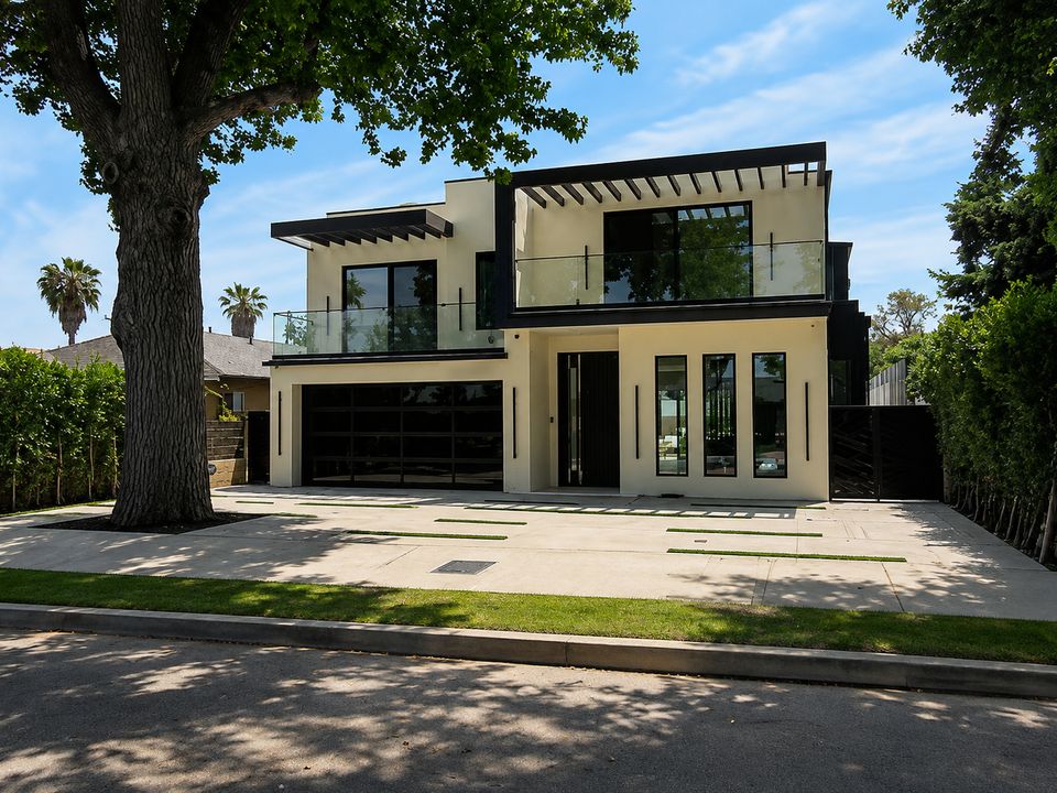Home financed in Van Nuys